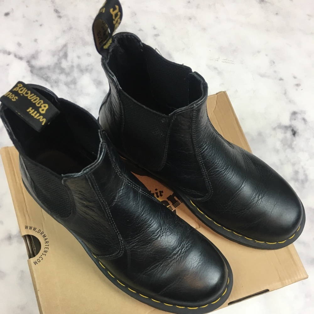 dr. martens chelsea boots